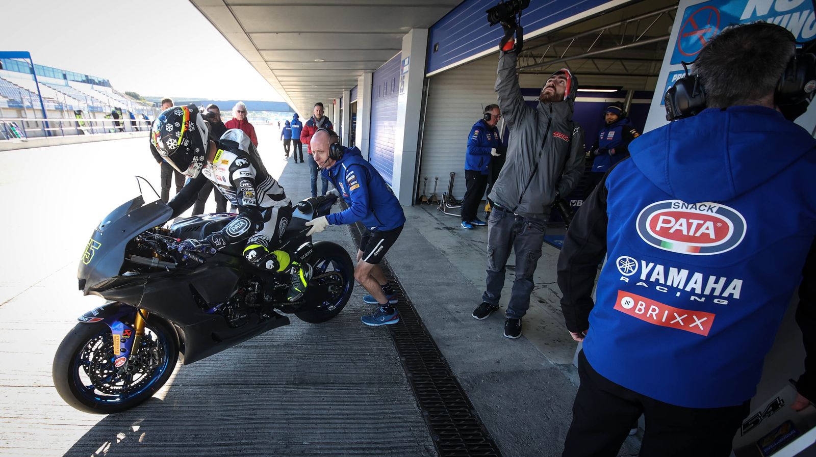 Álvaro Bautista estrena su numero 1 en las pruebas de SBK en Jerez