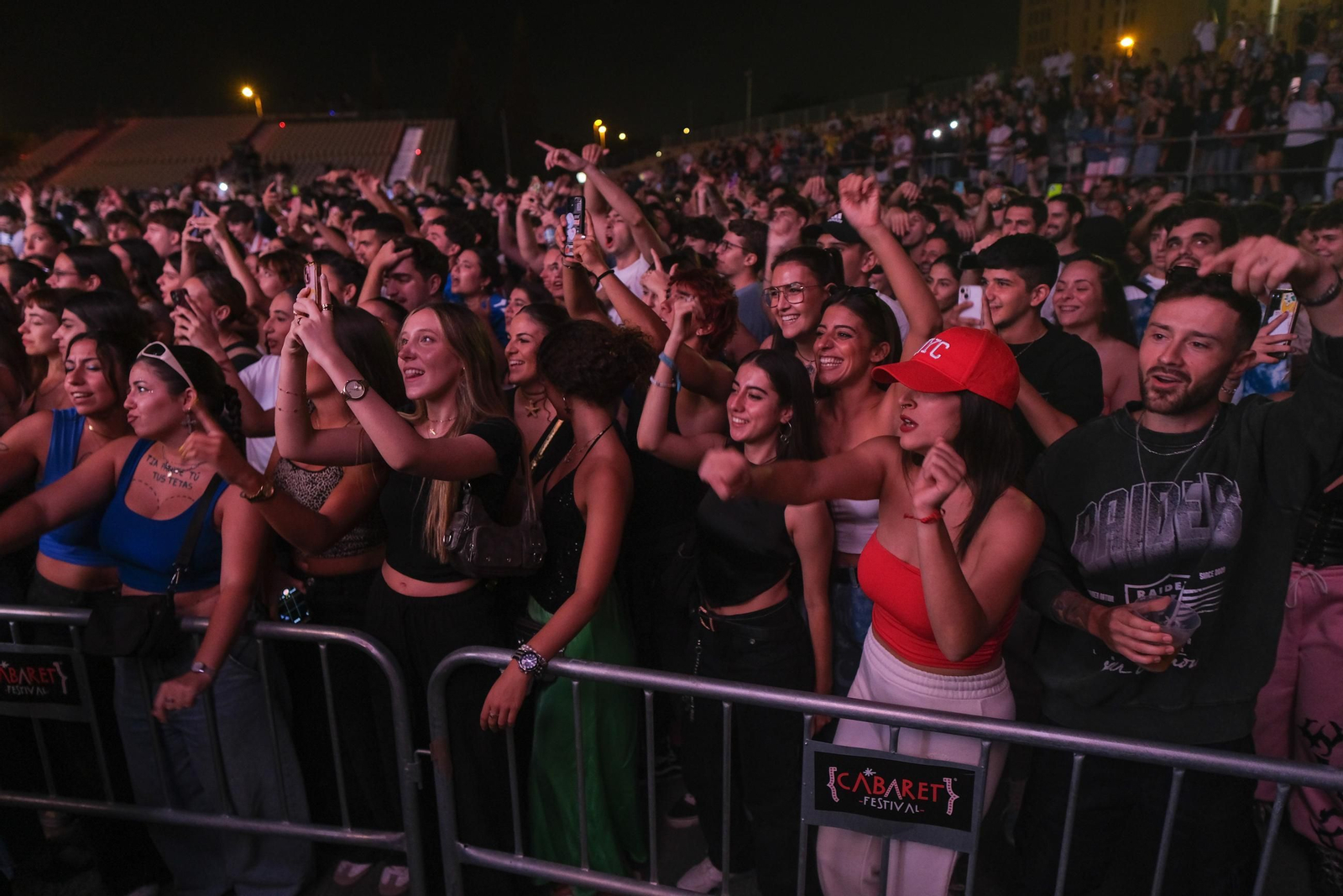 Concierto de Cruz Cafuné en el Cabaret Festival