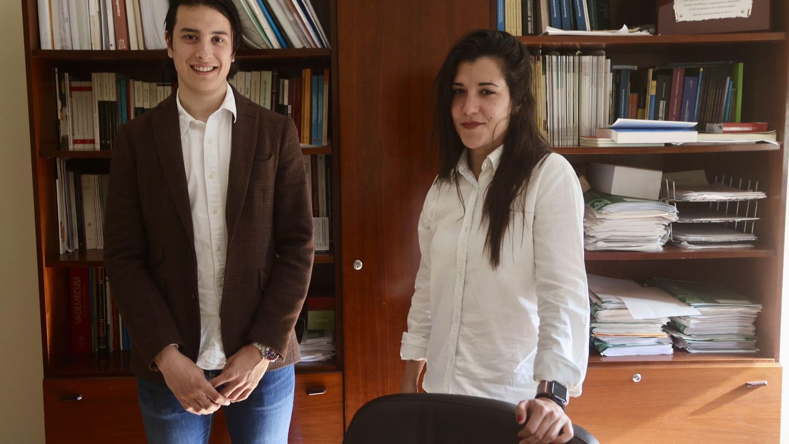 Los MIR Alexander y Victoria en el despacho de Psiquiatría de los juzgados del Prado.