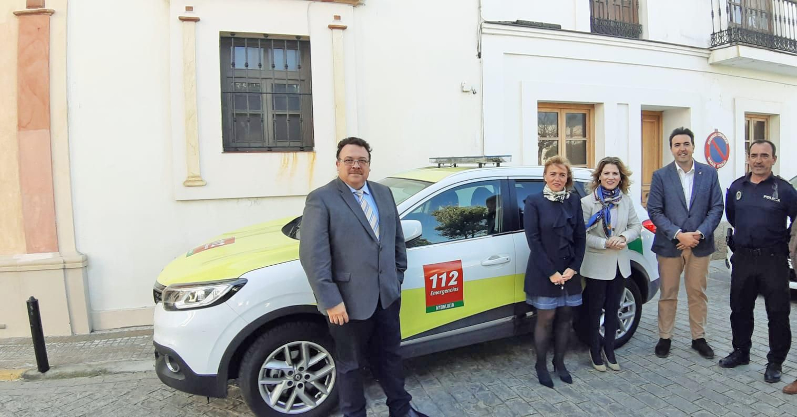 Mestre y Ruiz, junto a representantes del 112, en Tarifa.