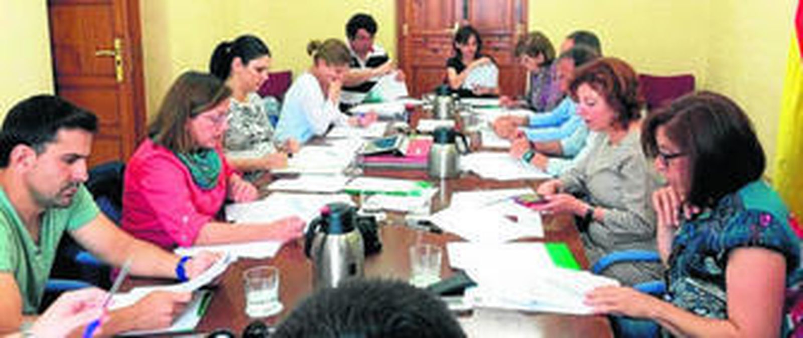 Reunión mantenida con asociaciones y profesionales de la provincia para captar ideas de cara a la Ley de Juventud.