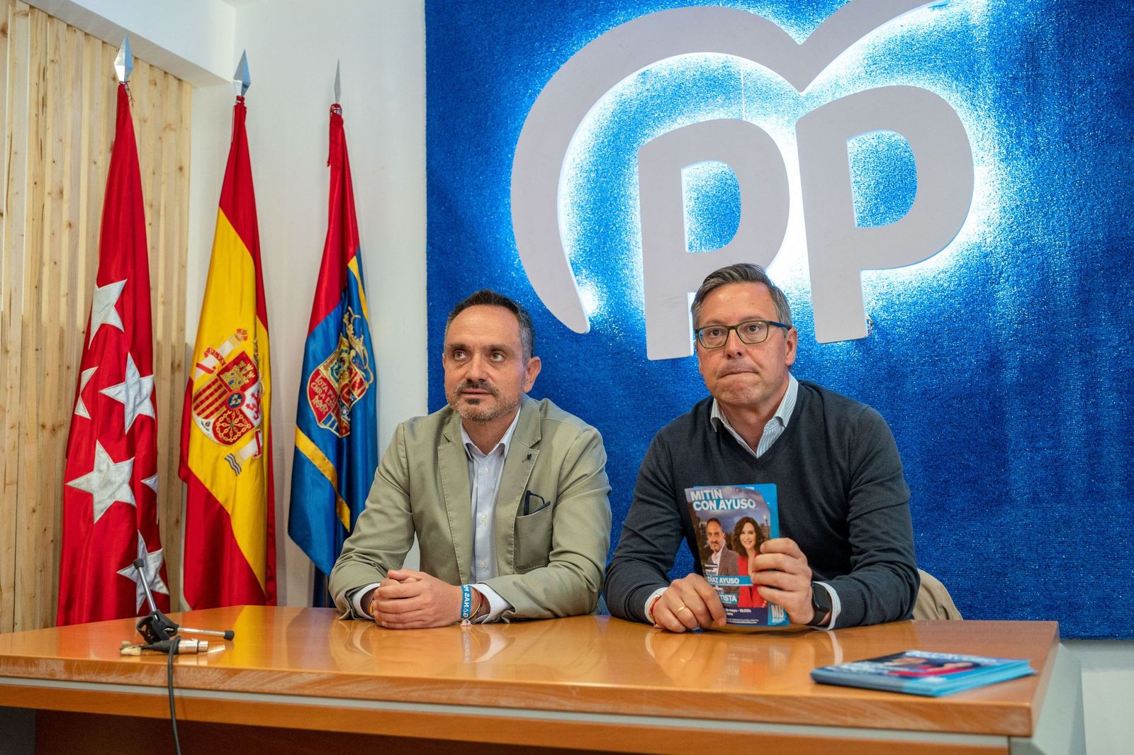 El alcalde de Móstoles, Manuel Bautista, y el secretario general del PP de Madrid, Alfonso Serrano, en una imagen de archivo.