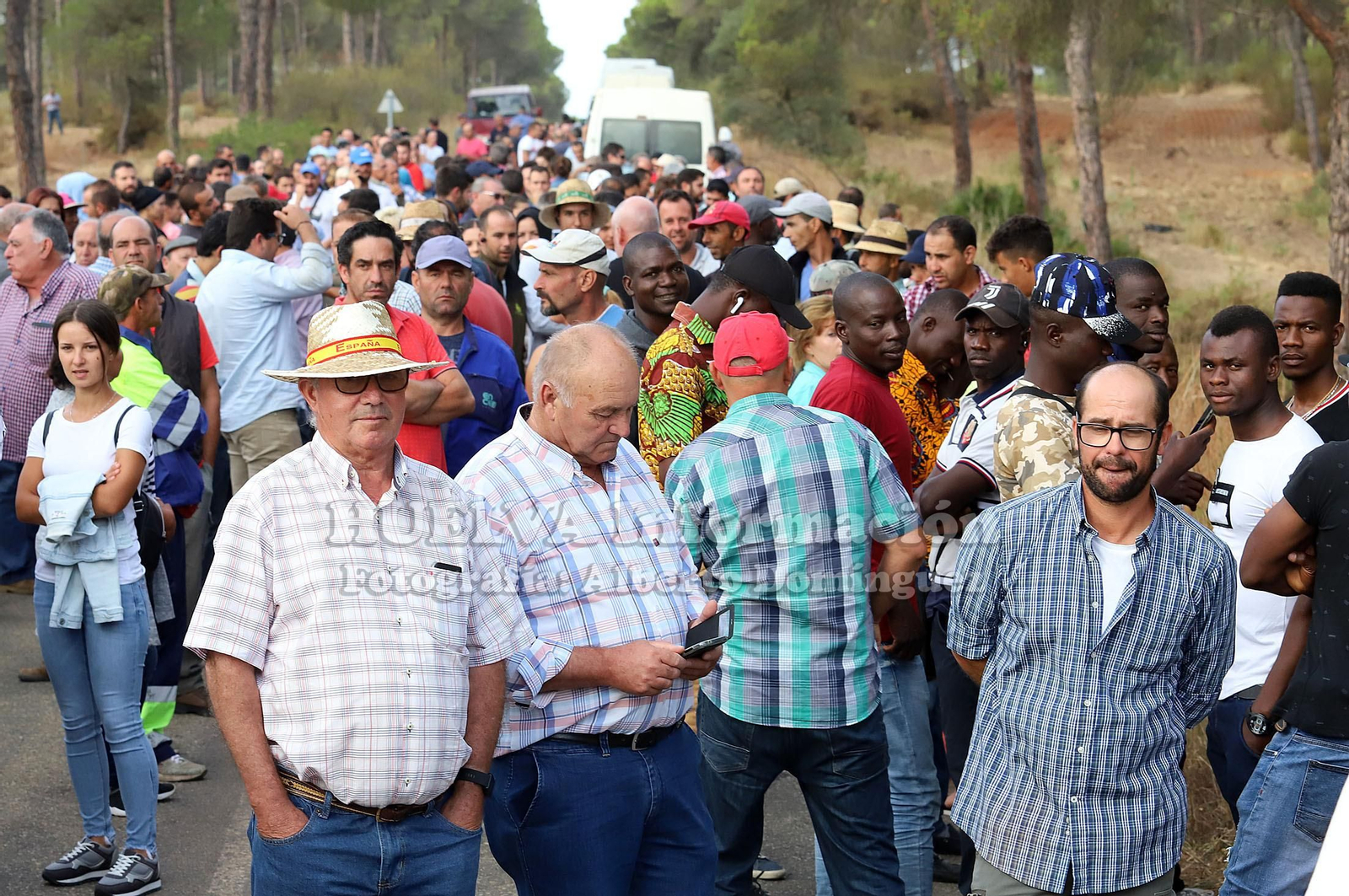 Imágenes de la movilización en Lucena para impedir el cierre de pozos