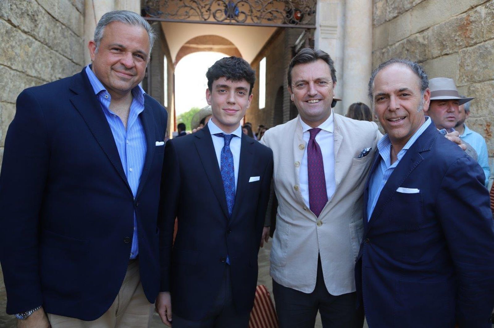 Las imágenes de los famosos y las autoridades en la corrida del sábado de Feria