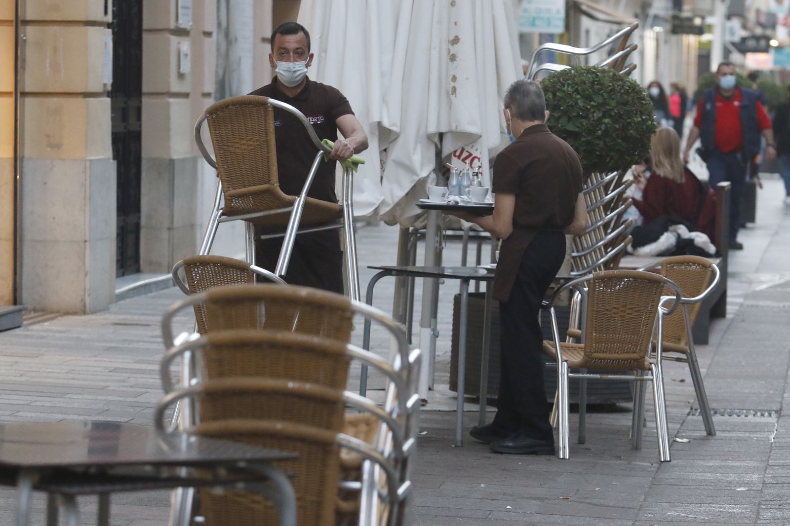 La primera tarde de cierre de bares y comercio en Córdoba, en fotografías