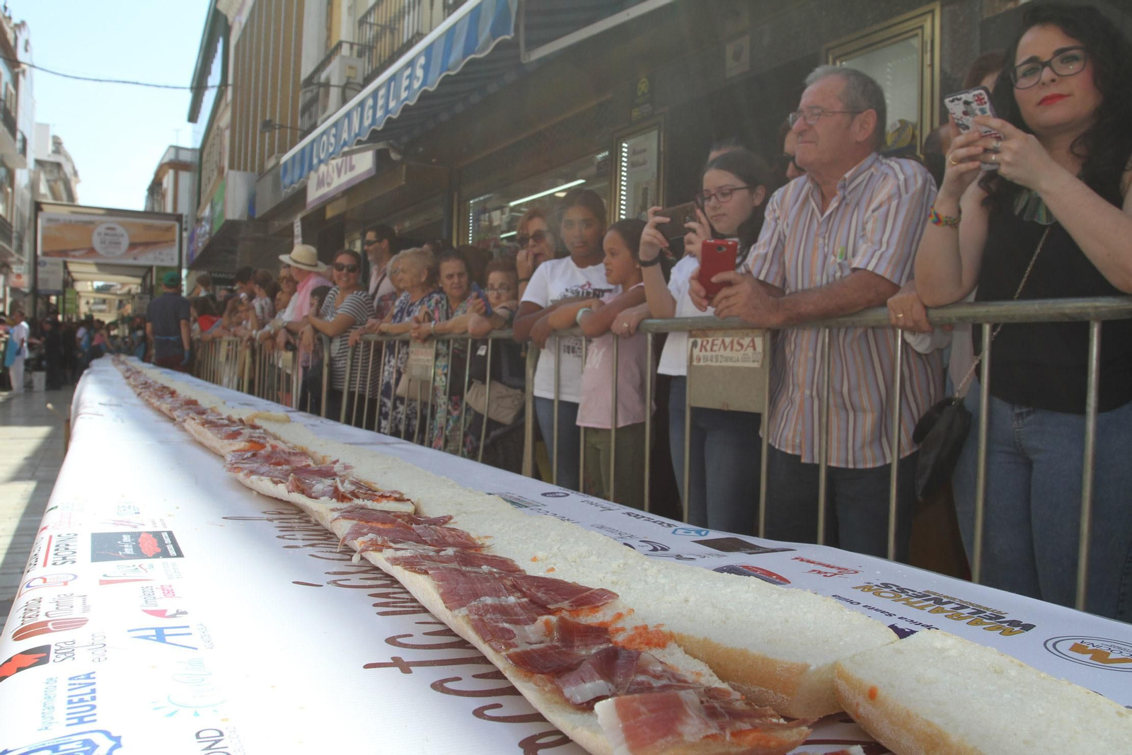 Record Guinnes del bocadillo de jamón mas grande del mundo, en Huelva