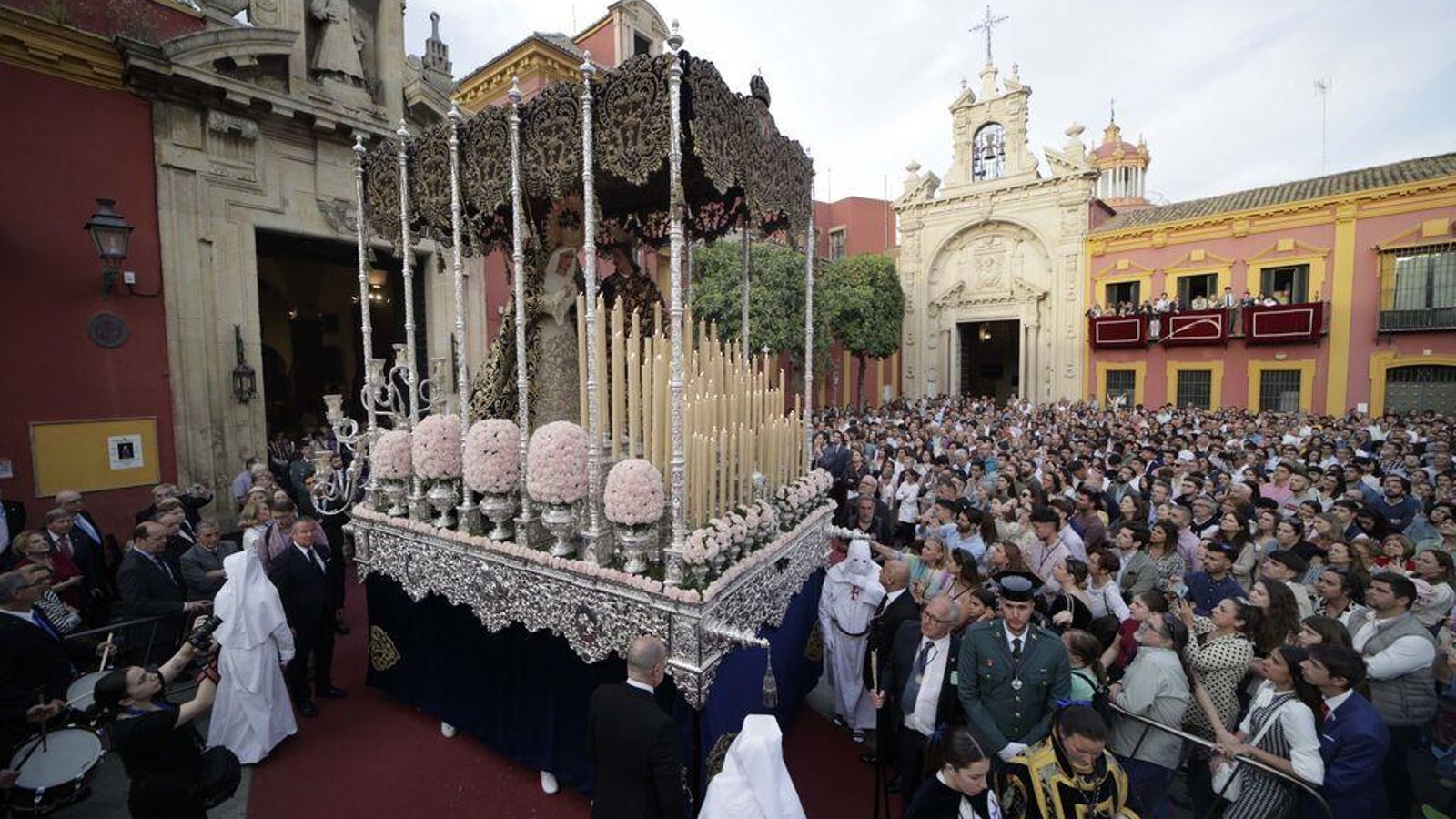 El palio del Dulce Nombre en San Lorenzo