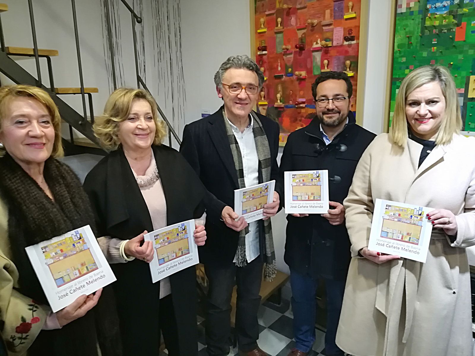 Asistentes a la reinauguración del establecimiento