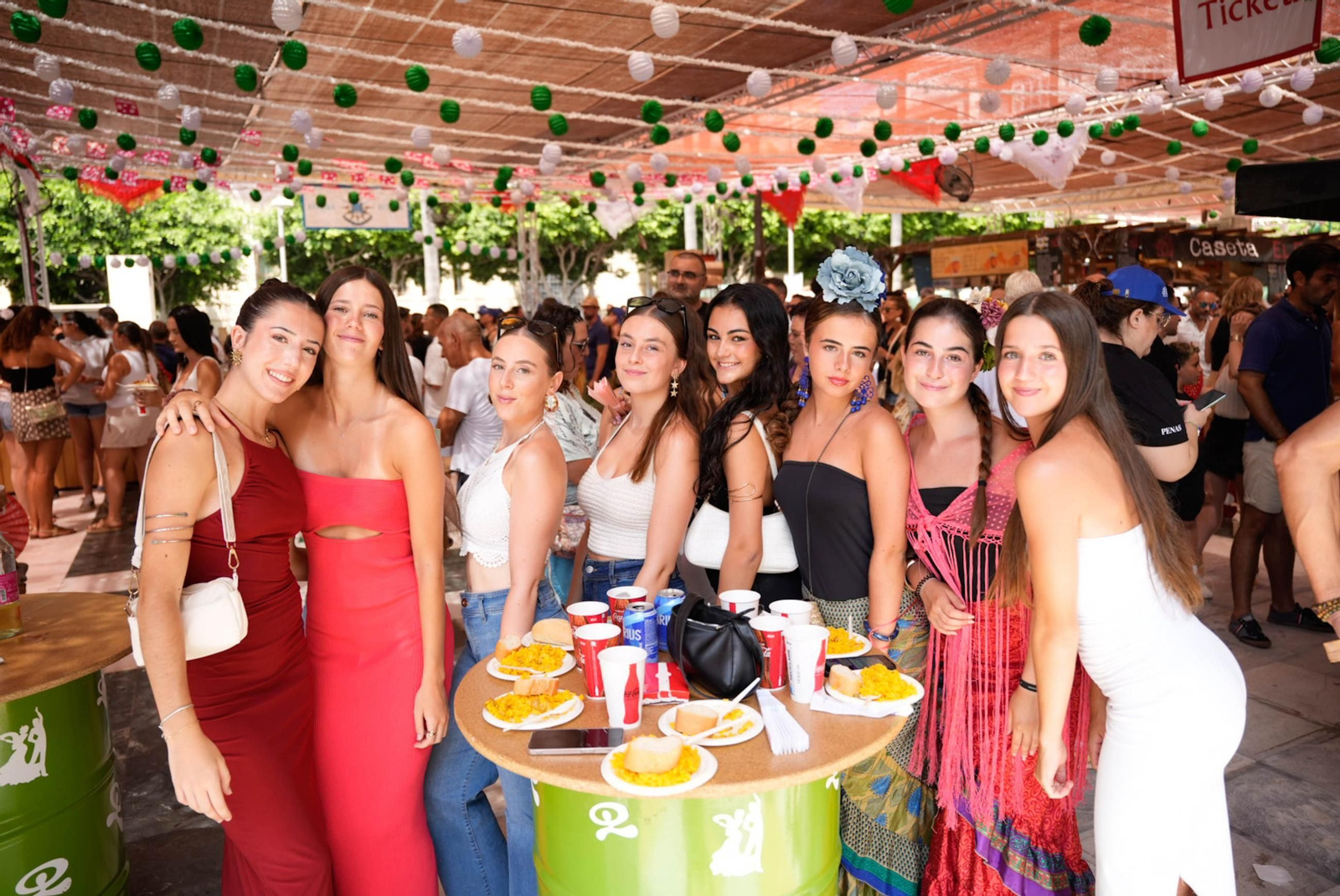 Así viven los almerienses el primer sábado de la Feria del Mediodía