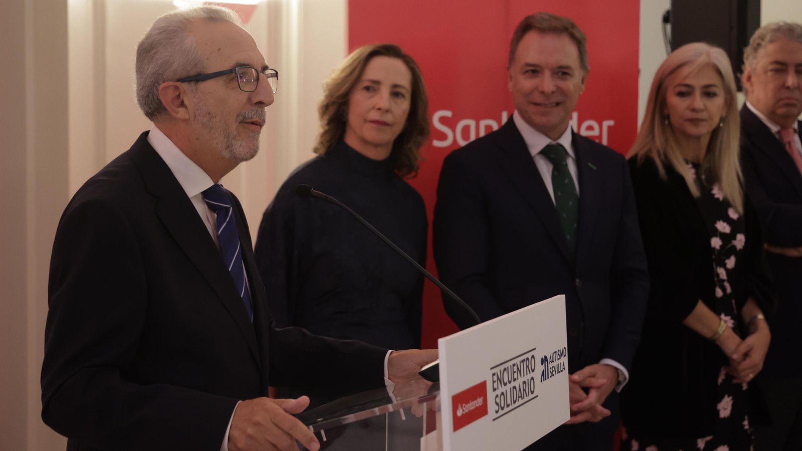 El teniente de alcalde, Juan Manuel Flores, en su intervención.