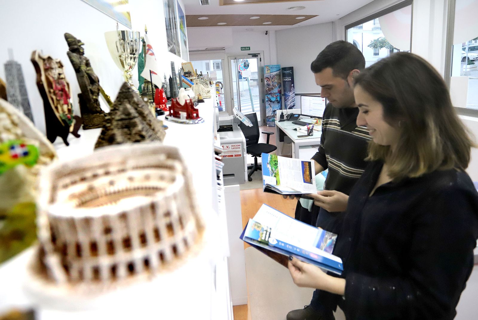 Imagen de archivo de una agencia de viajes antes de la pandemia.