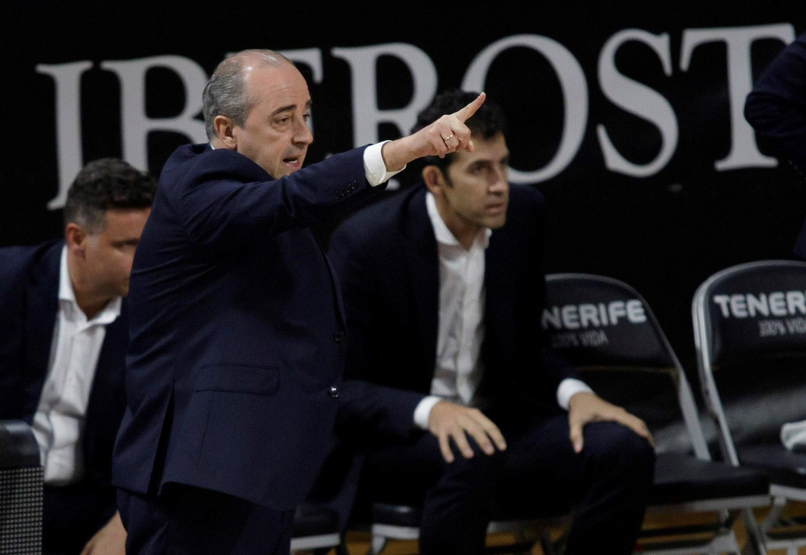 Txus Vidorreta da órdenes en un partido de esta temporada.