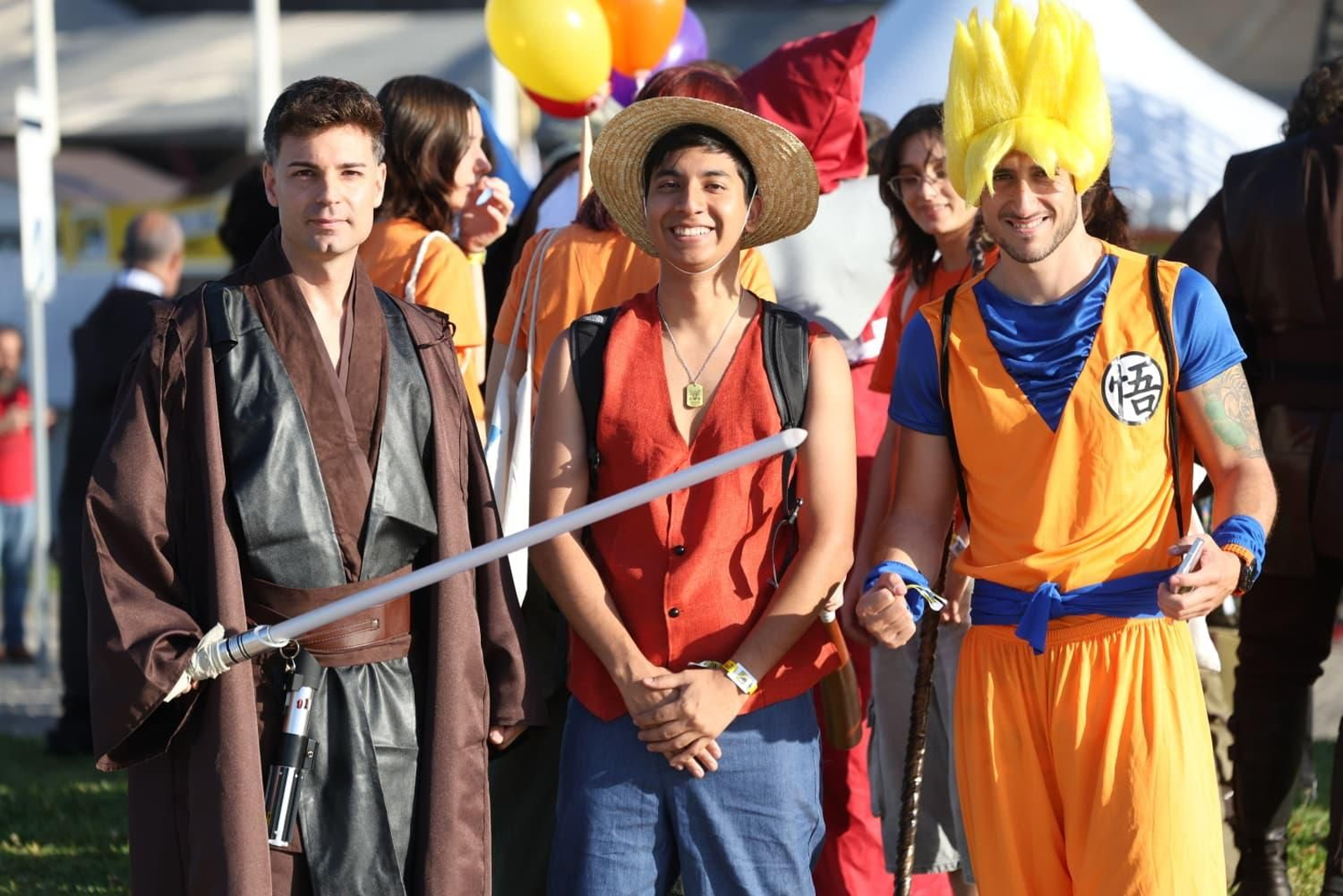 Largas colas para entrar a la Comic-Con de Málaga con héroes y villanos