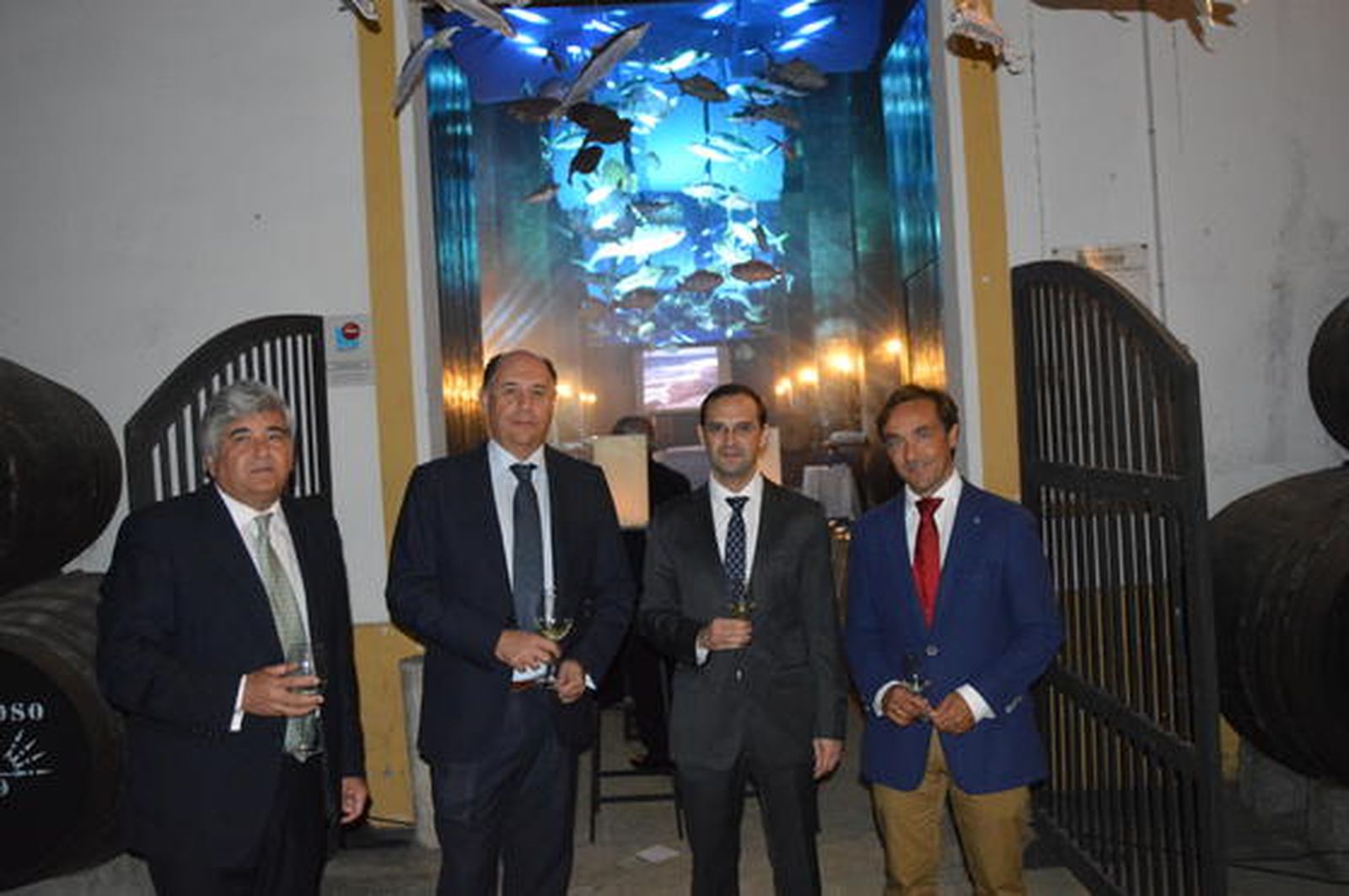 Manuel Barbadillo y Víctor Vélez con el alcalde de Sanlúcar de Barrameda, Víctor Mora.

Foto: Ignacio Casas de Ciria