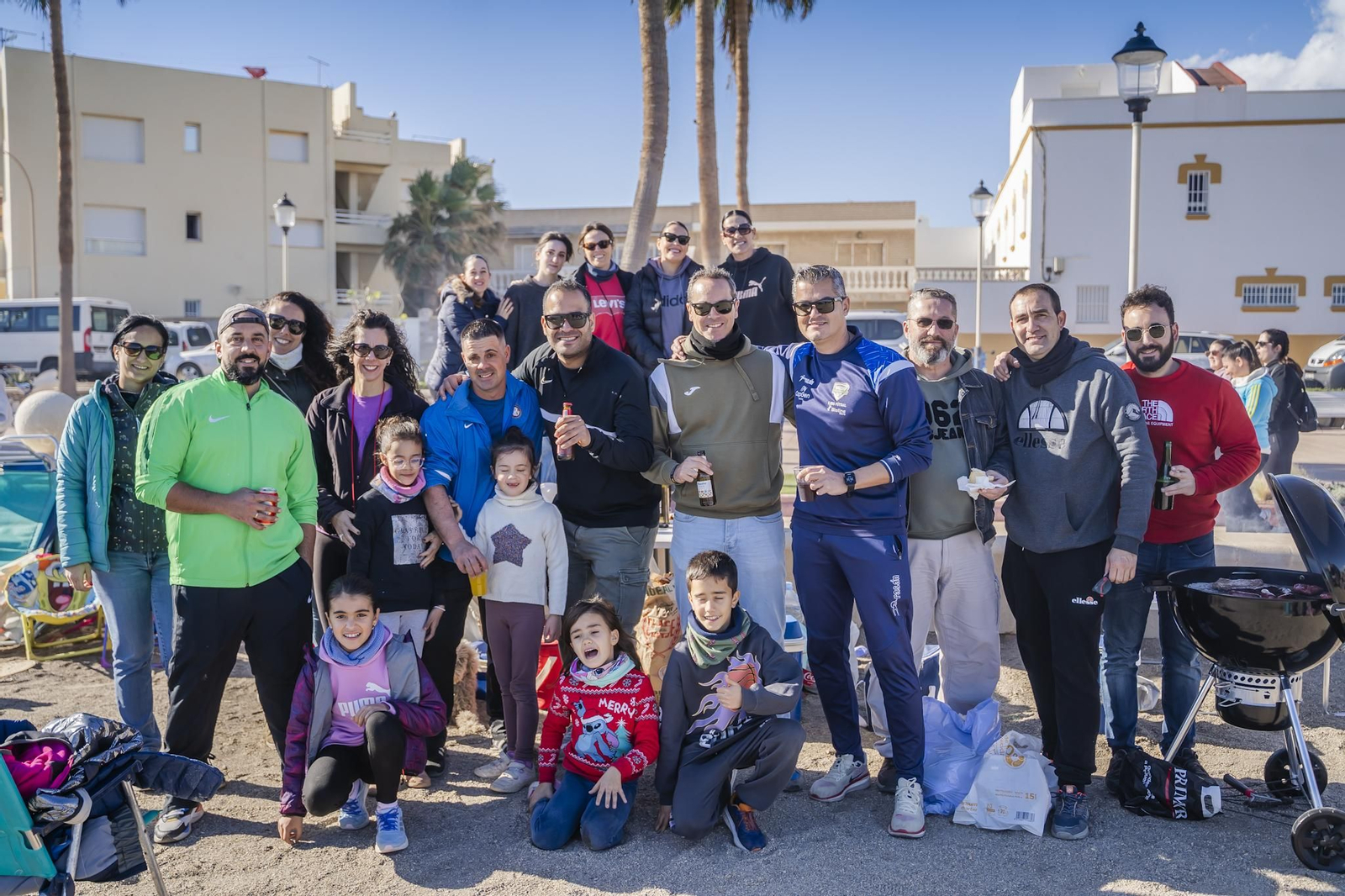 Miles de personas despiden el año 2024 en Las Moragas de Roquetas, en imágenes