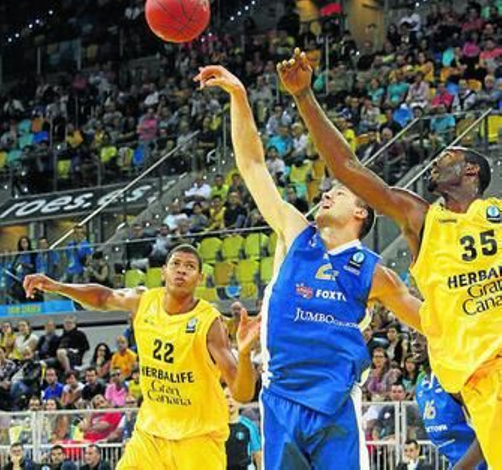 Buva, ante el Gran Canaria en 2015.