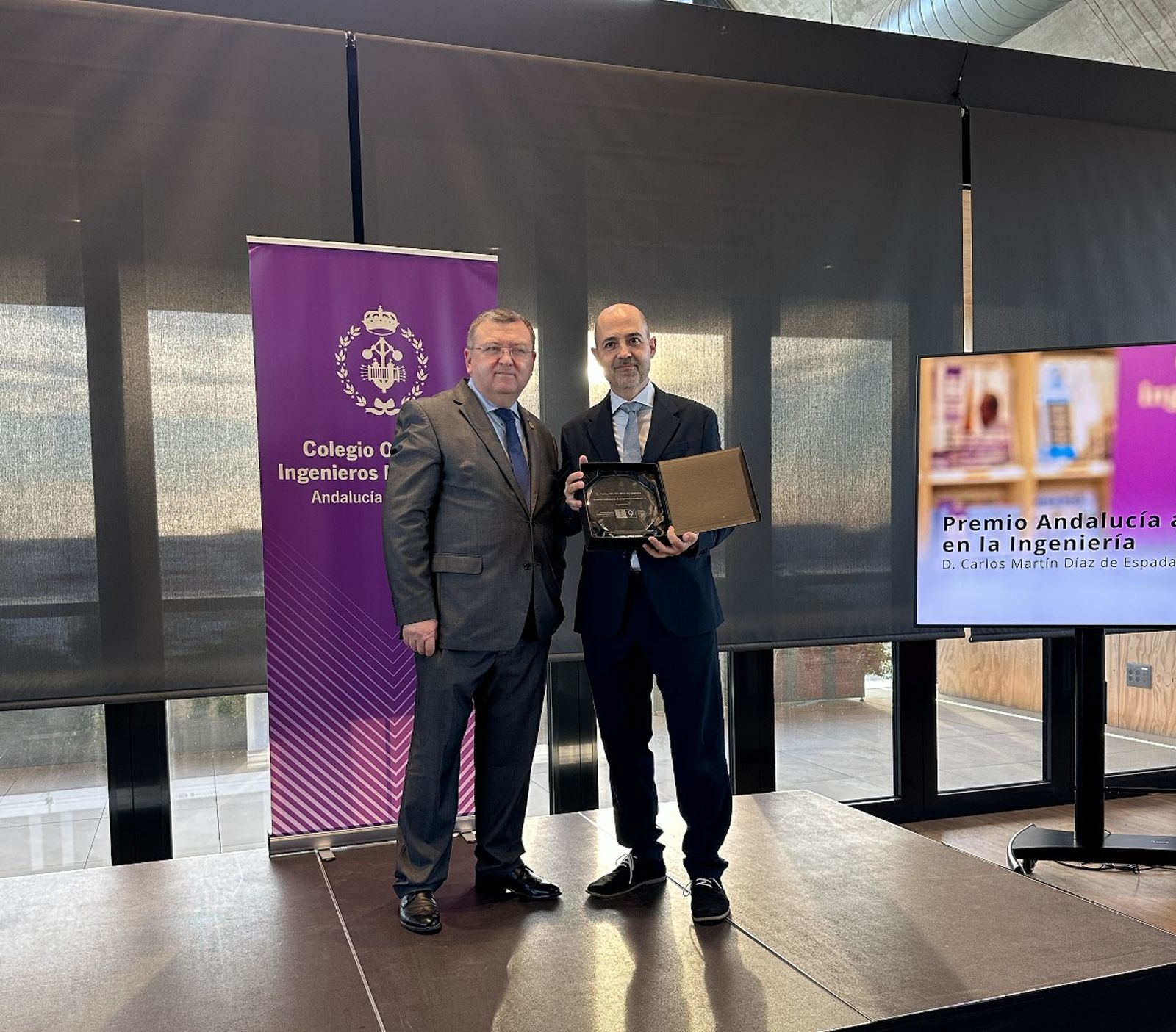 Carlos Martín Díaz de Espada recibe el Premio Andalucía al Emprendimiento en la Ingeniería 2025.
