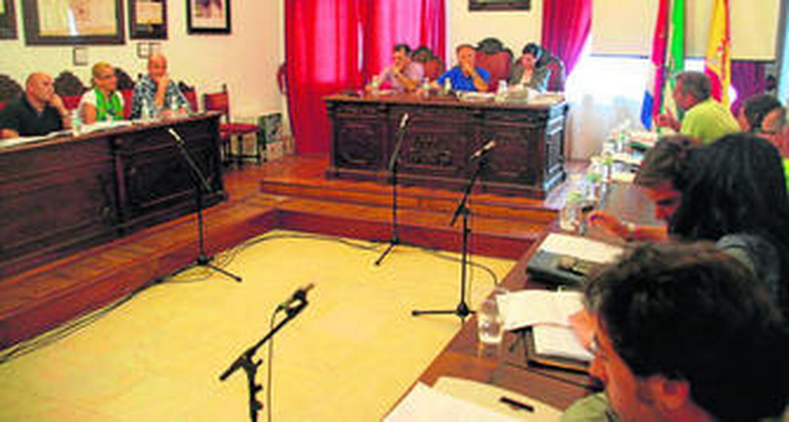 Un momento de la sesión plenaria del pasado martes en Tarifa en la que se validó el Plan Parcial de Valdevaqueros.