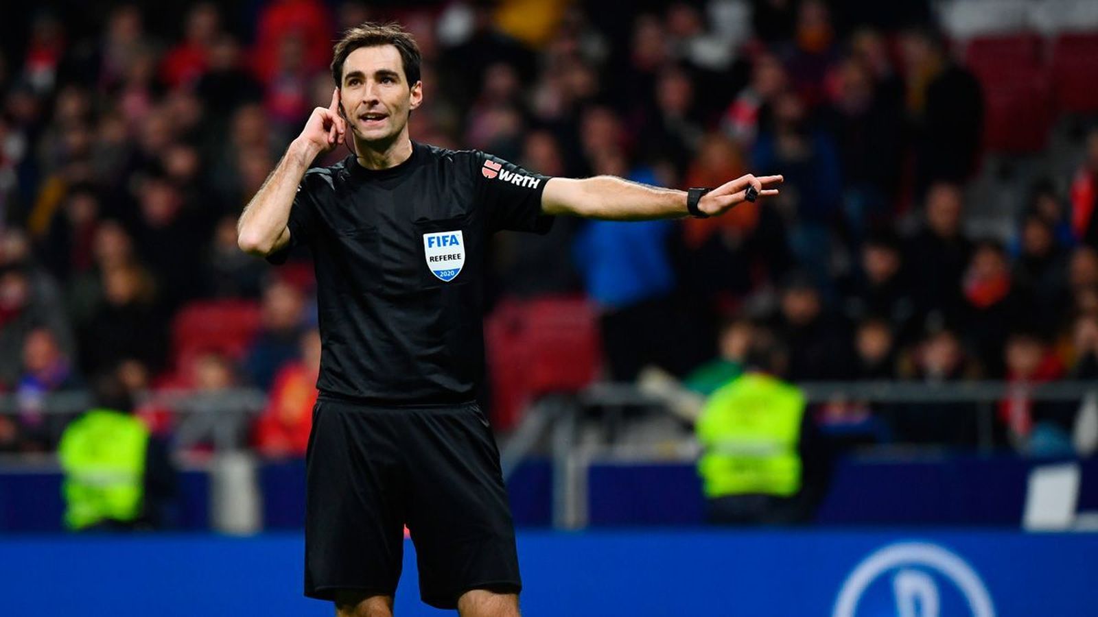 De Burgos Bengoetxea, durante un encuentro.