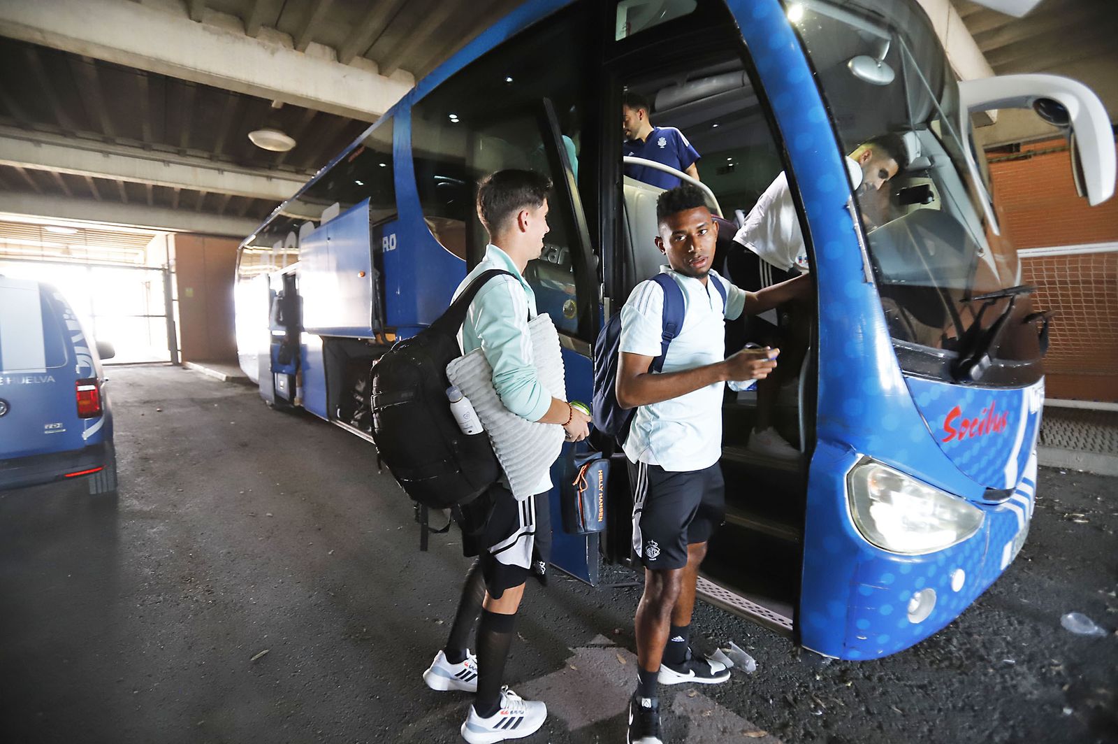 Imágenes de la salida del Recreativo de Huelva a Cáceres