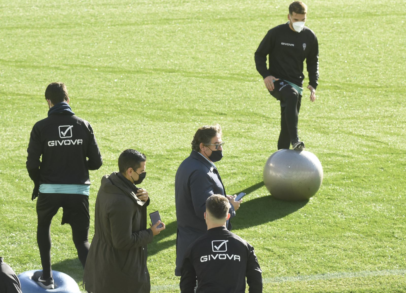 El regreso al trabajo del Córdoba CF tras el parón navideño, en imágenes