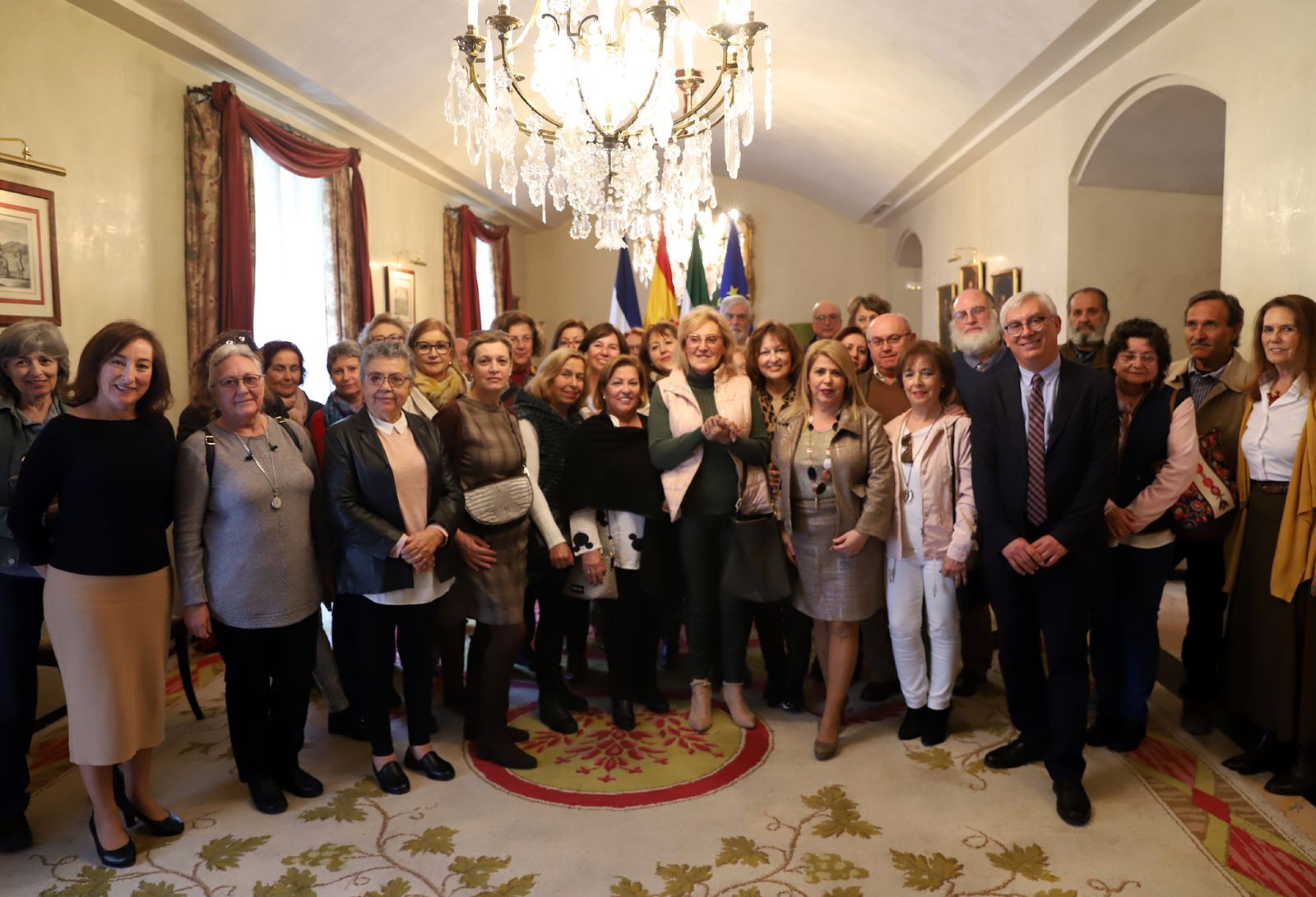 Alumnos del Aula de Mayores de la UCA visitan el Ayuntamiento.