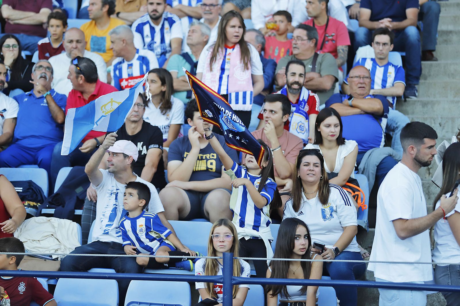 Imágenes del ambiente en el encuentro entre el Recreativo de Huelva y el CD Castellón