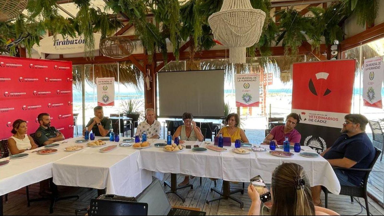 Otra imagen de la charla-coloquio en el chiringuito Tirabuzón.