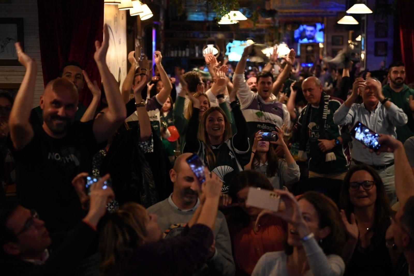 La fiesta del Le Grand Café del Centro con el Unicaja, en imágenes