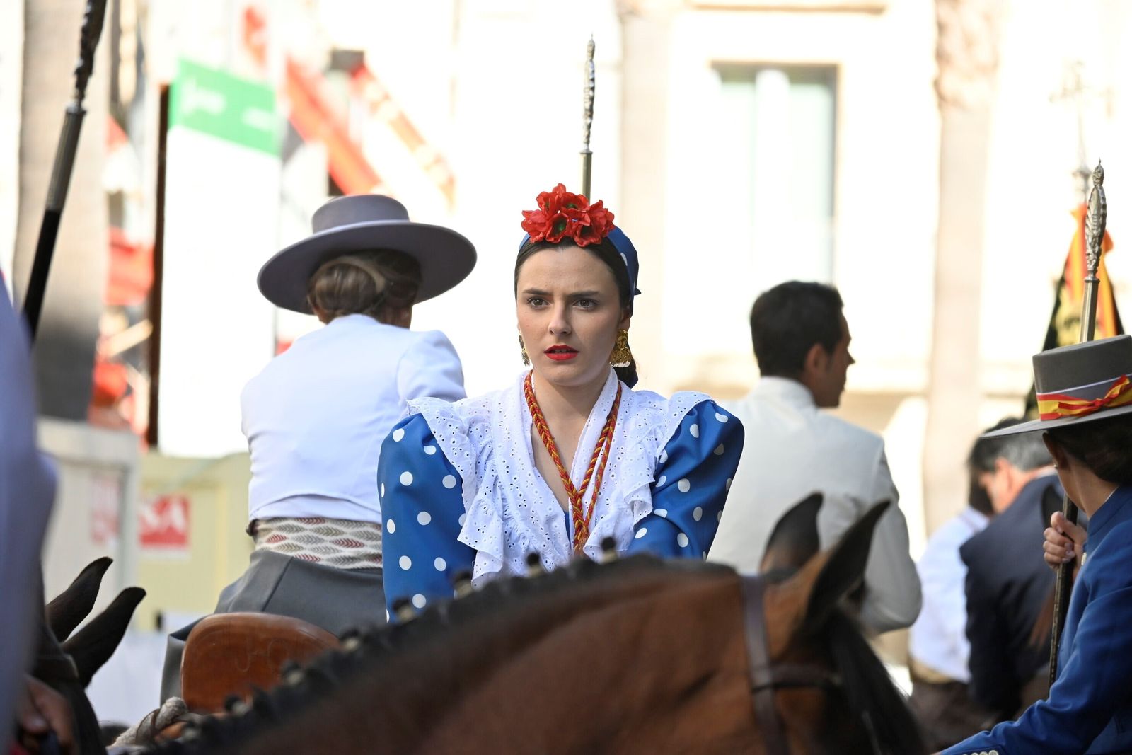 Imágenes de los peregrinos de la Hermandad de Emigrantes en su salida por las calles de Huelva