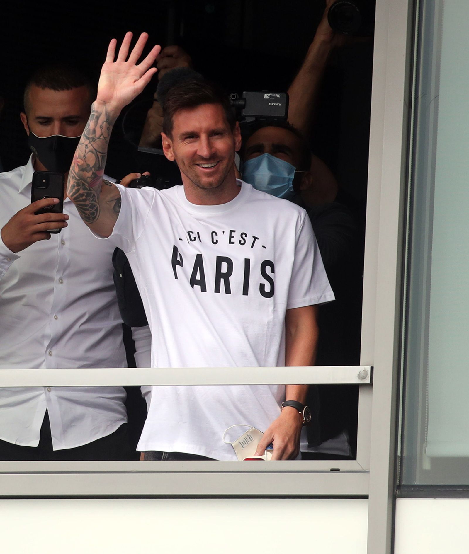 Galería: Messi, de la seriedad en Barcelona a la euforia en París