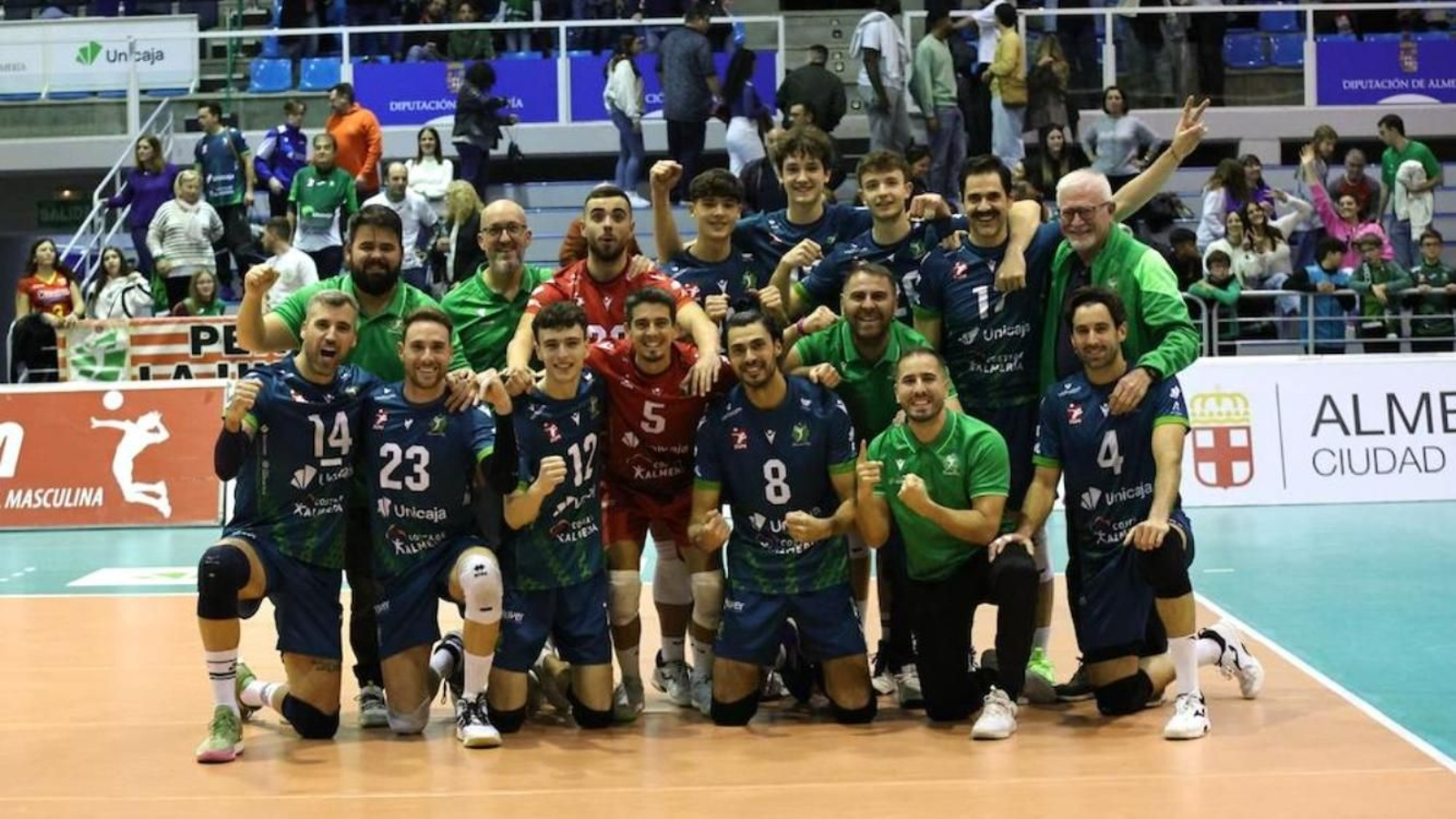 Los ahorradorres celebran la victoria ante Palma.