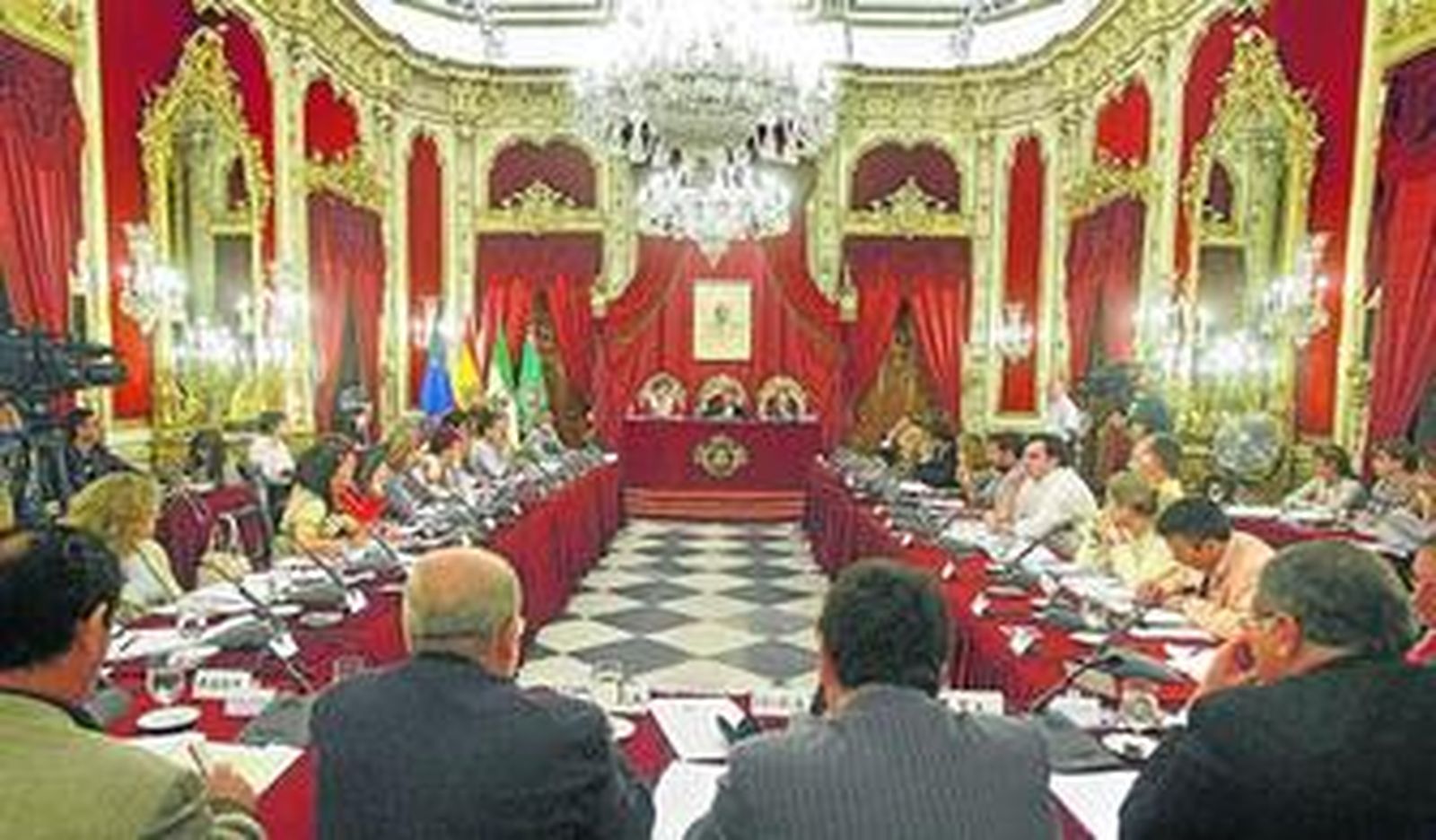 El pleno celebrado ayer en el Salón Regio de la Diputación.