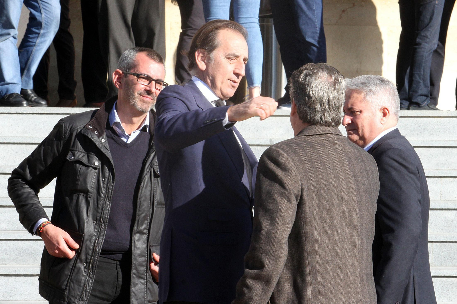 Condolencias a la familia García Palacios durante la mañana en el tanatorio, en imágenes