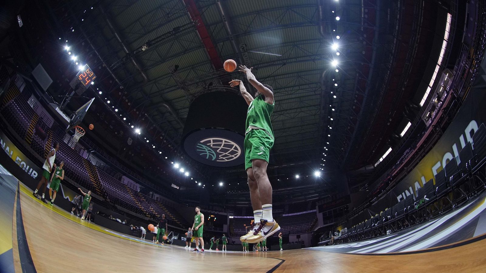 El Unicaja al fin conoce el Sunel Arena