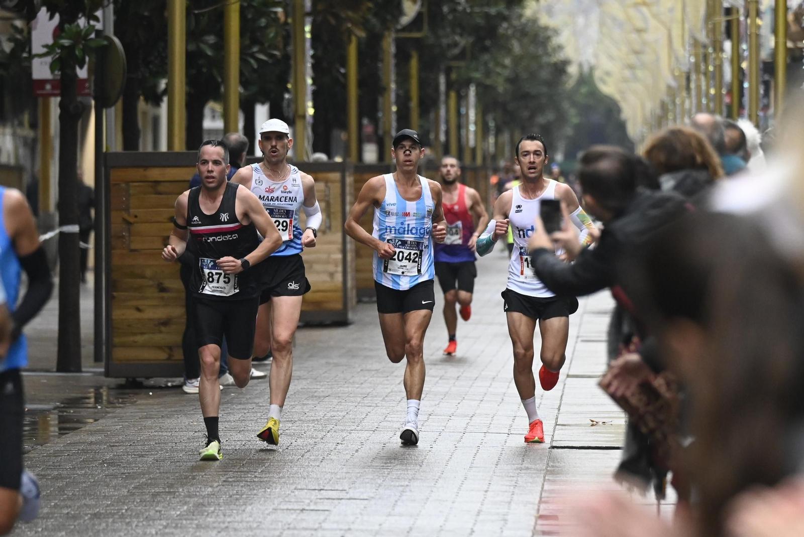 El paso de la Media Maratón de Córdoba 2025 por el centro de la ciudad