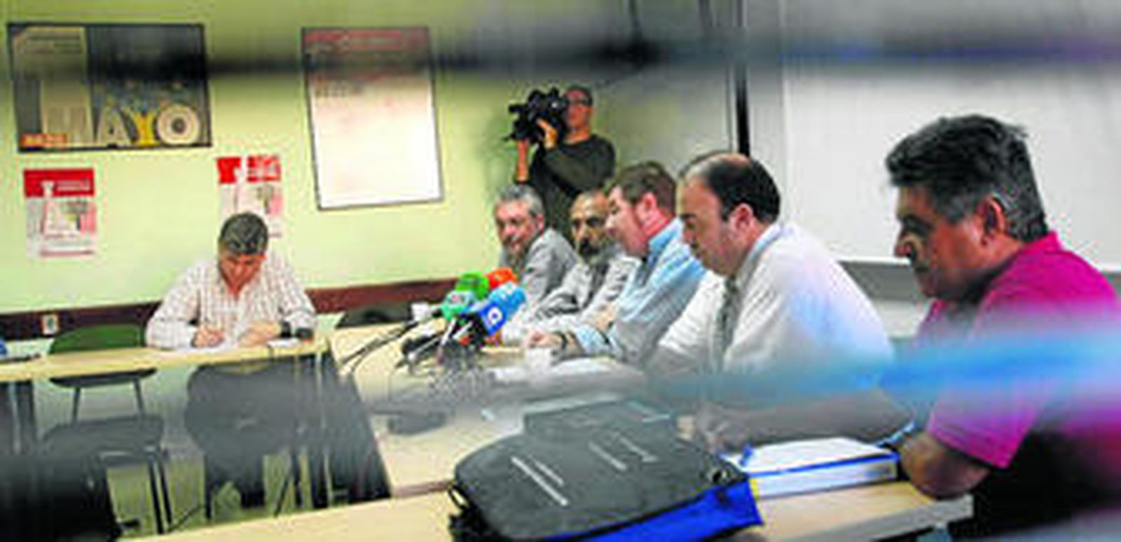 Rueda de prensa de los representantes de los mariscadores, de CCOO y de IU.