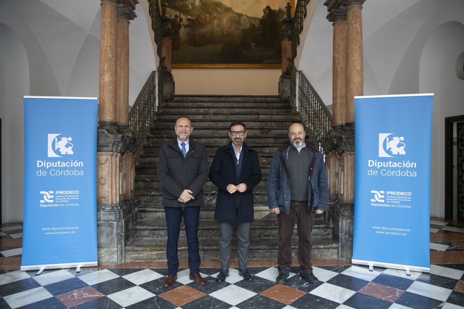 Foto de familia del acuerdo entre el Iprodeco y el GDR de Los Pedroches