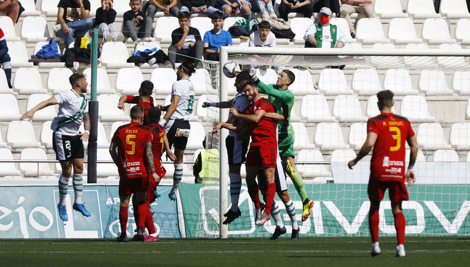La victoria del Córdoba CF ante el Mensajero, en imágenes