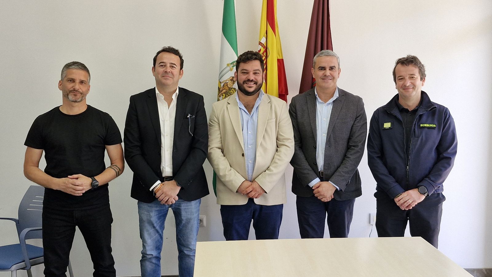 El presidente del Consorcio, José Ortiz, con el alcalde Miguel Rodríguez, y otros respresentantes locales.