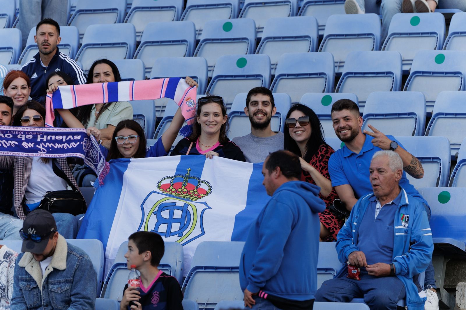 Las mejores imágenes de la afición del Recre en el partido contra la Segoviana