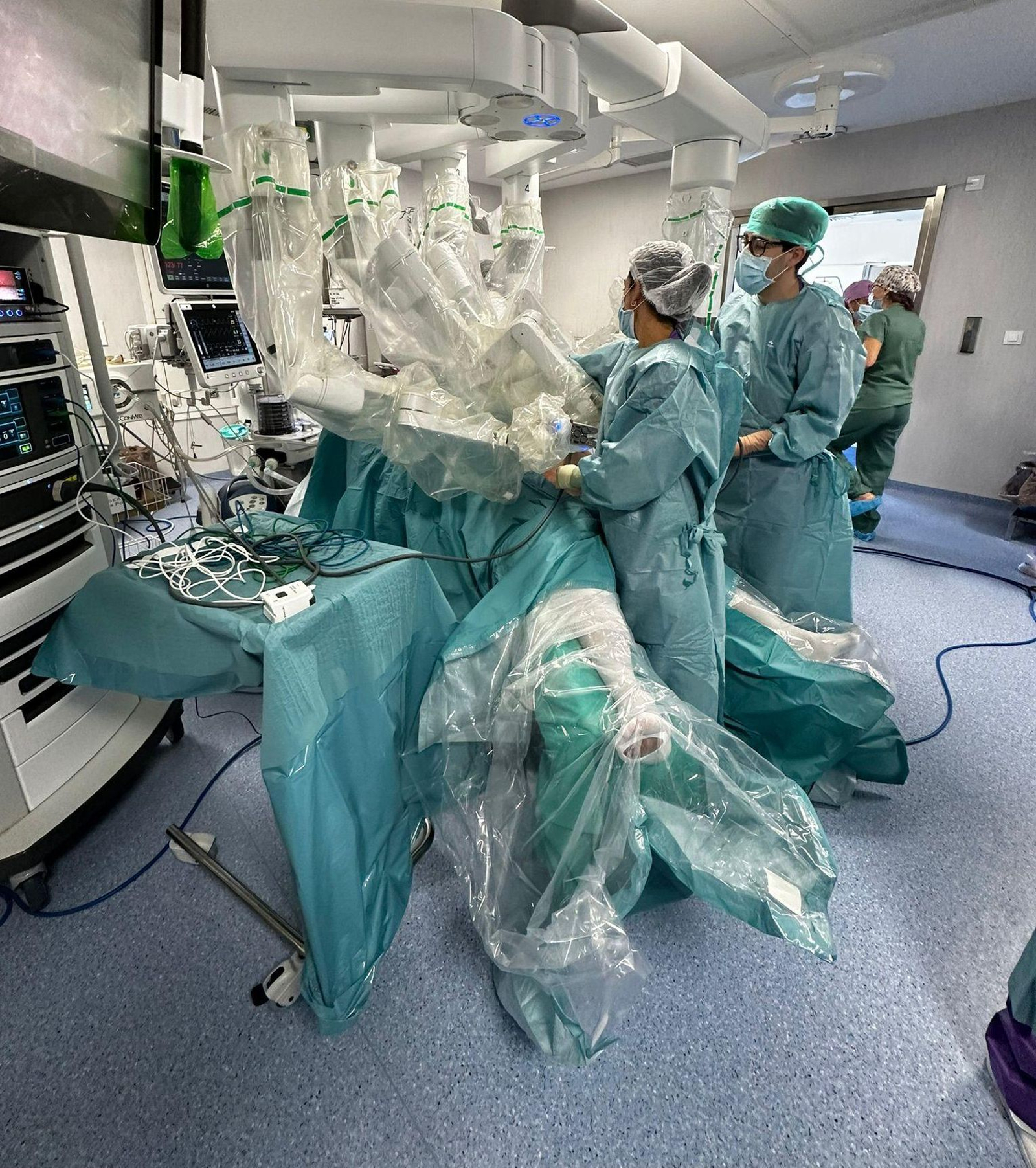 Imagen de archivo de una cirugía anterior con el robot Da Vinci en el hospital Juan Ramón Jiménez.