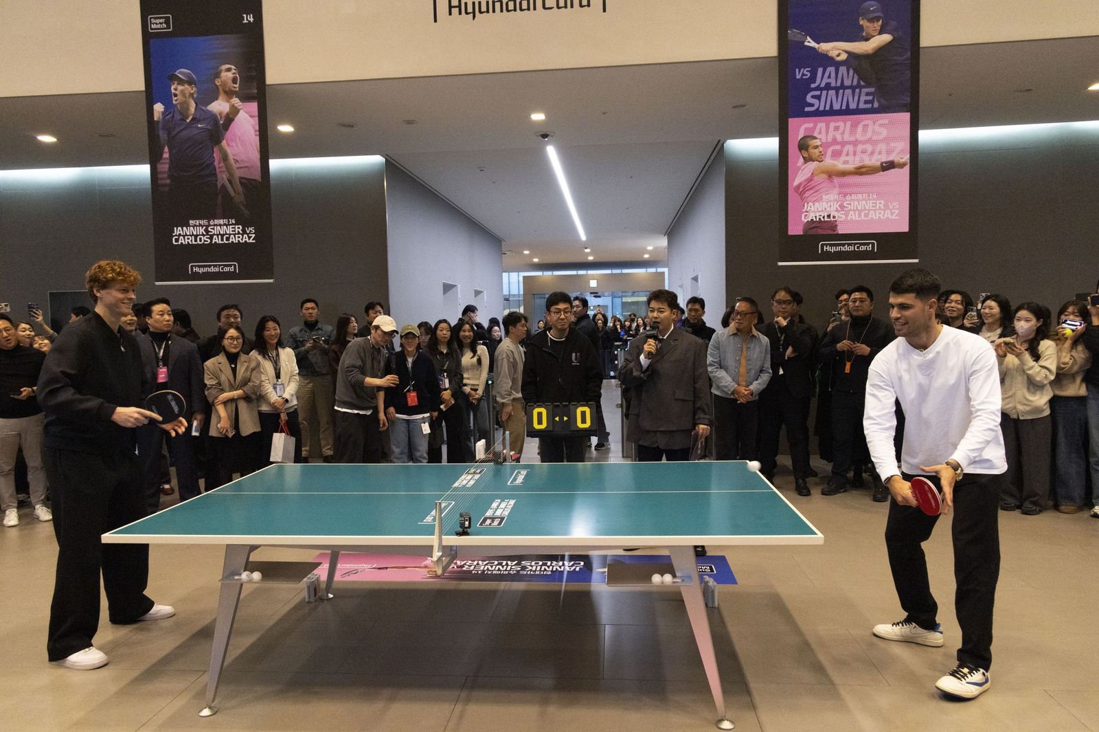 Carlos Alcaraz y Jannick Sinner, en la rueda de prensa previa al partido que disputarán este sábado en Corea del Sur