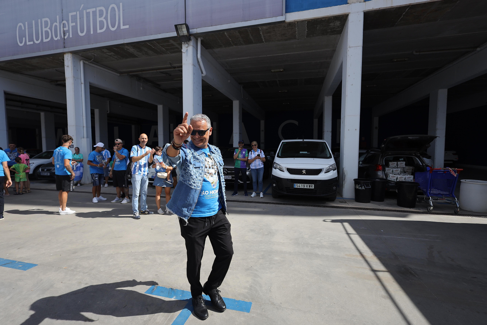 El malaguismo sale a la calle en avalancha: Las fotos de la celebración del ascenso