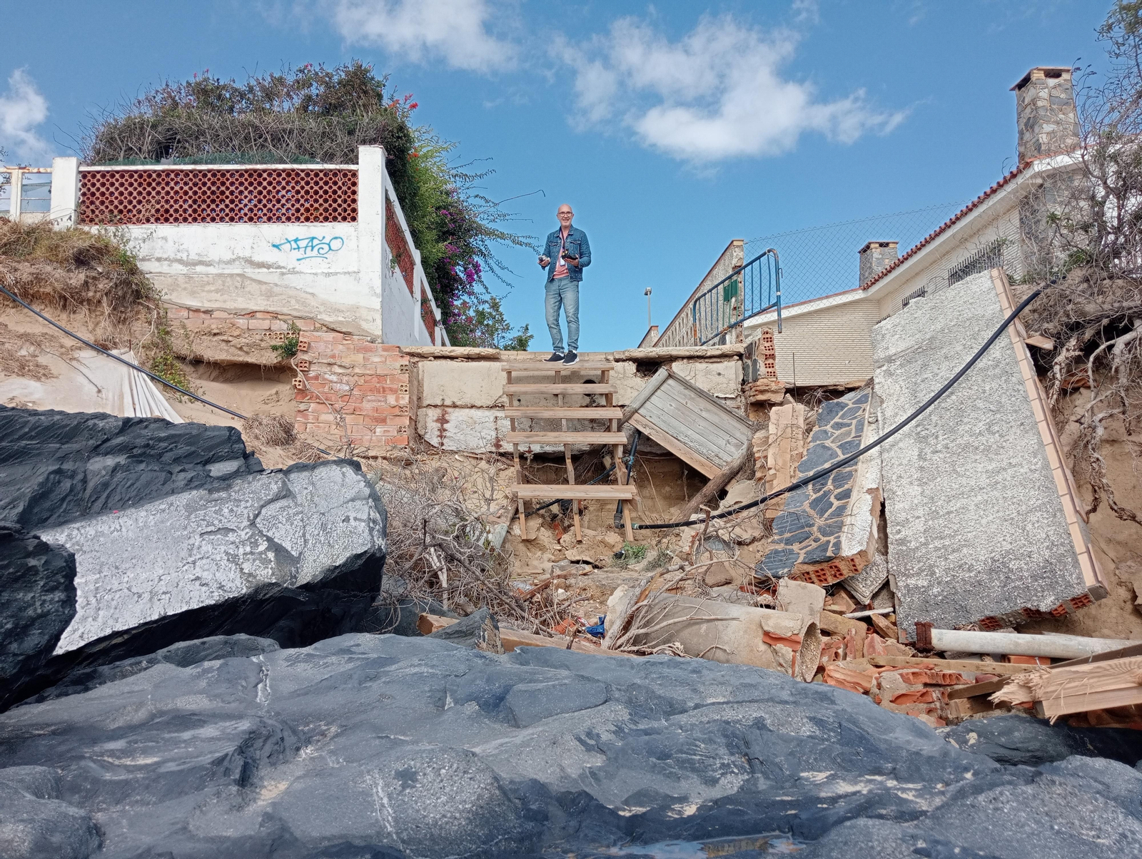 Imágenes de la playa de El Portil tras el temporal de viento y lluvia de ayer en Huelva