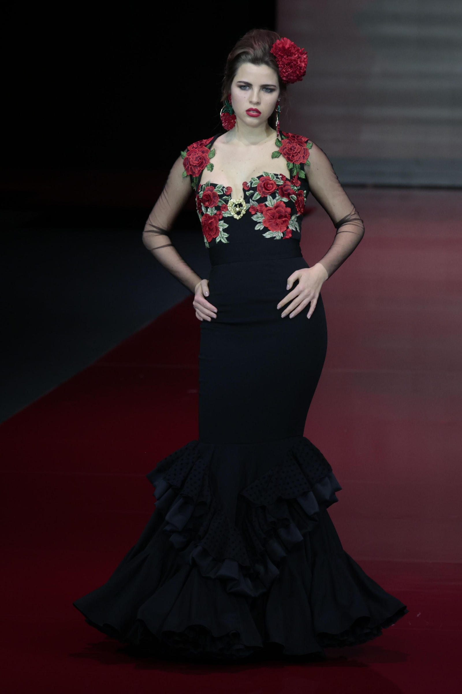 El desfile de Rosa Pedroche en SIMOF 2022, todas las fotos