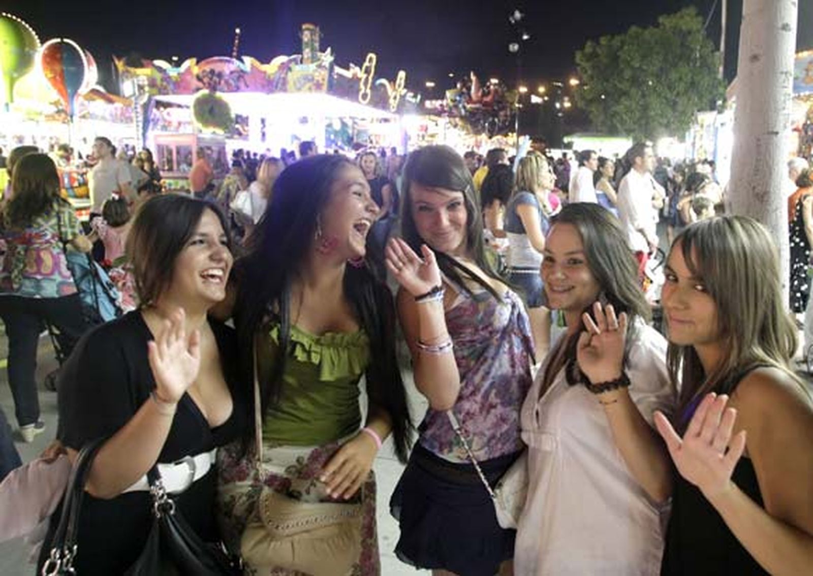 Los campogibraltareños acudieron el domingo a apurar las últimas horas de las fiestas mayores de la ciudad.


Foto: Jose Maria Quiñones