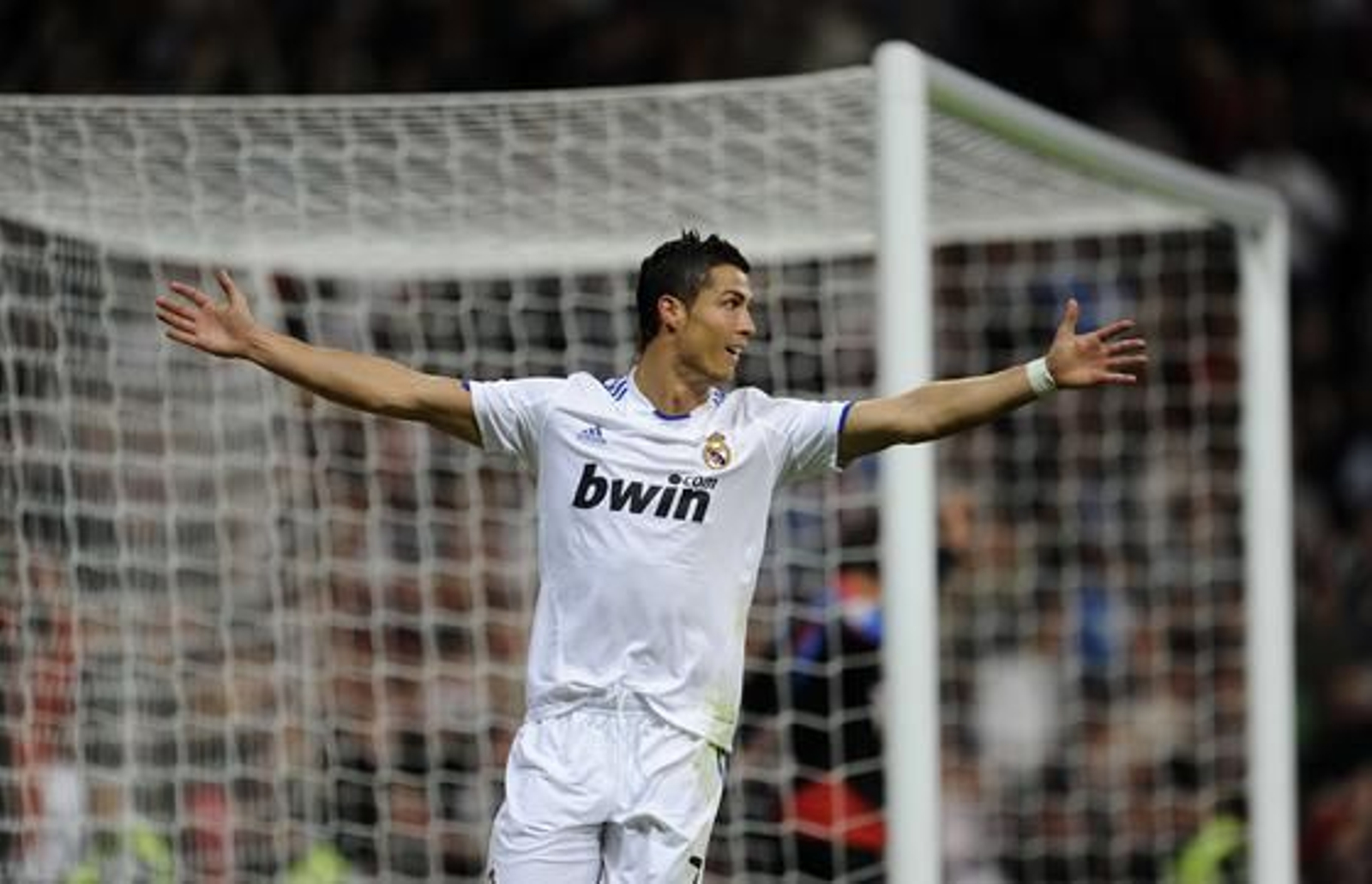 El Real Madrid golea 6-1 al Racing en casa con cuatro goles de Ronaldo. / AFP