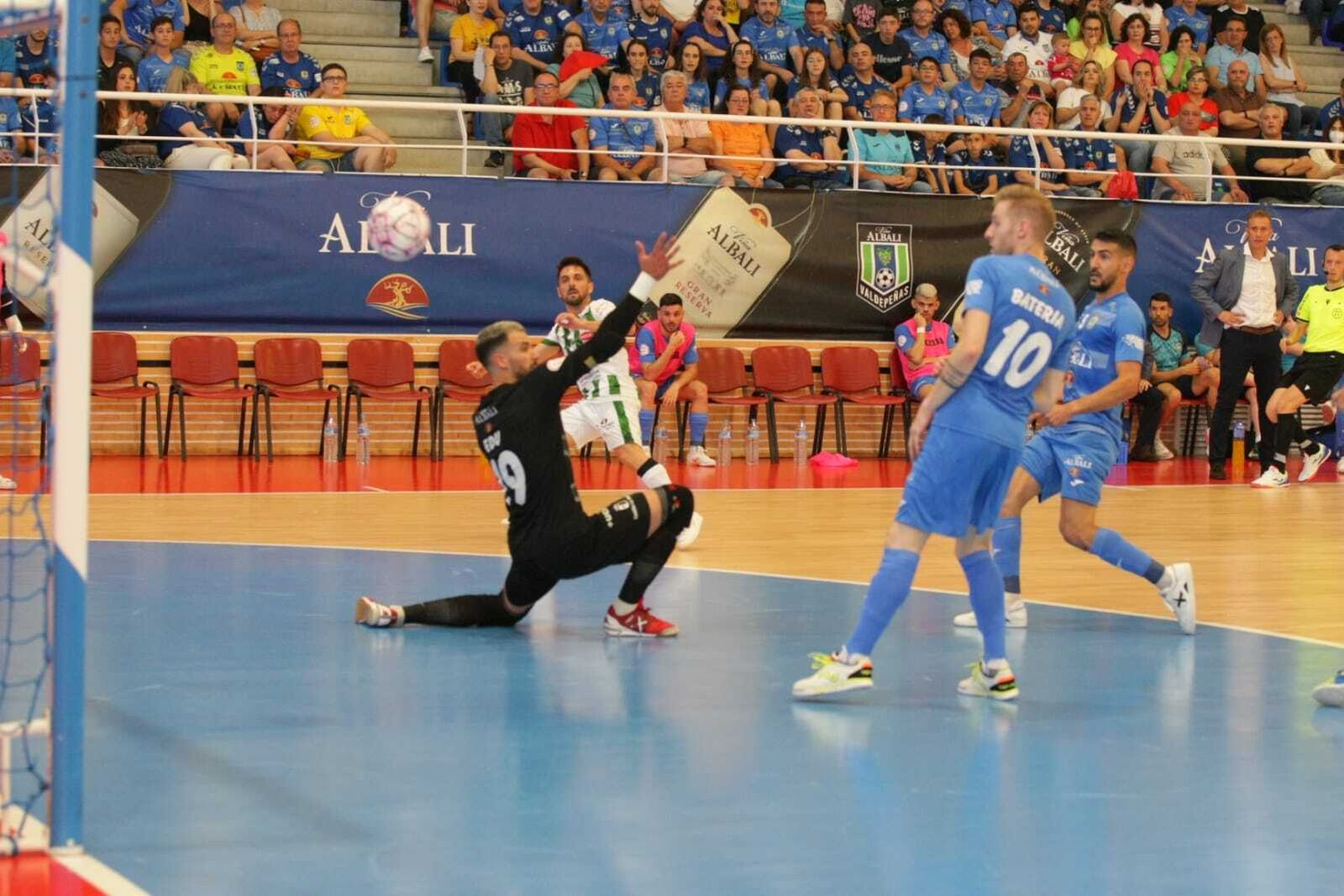 La derrota del Córdoba Futsal ante el Viña Albali Valdepeñas, en imágenes