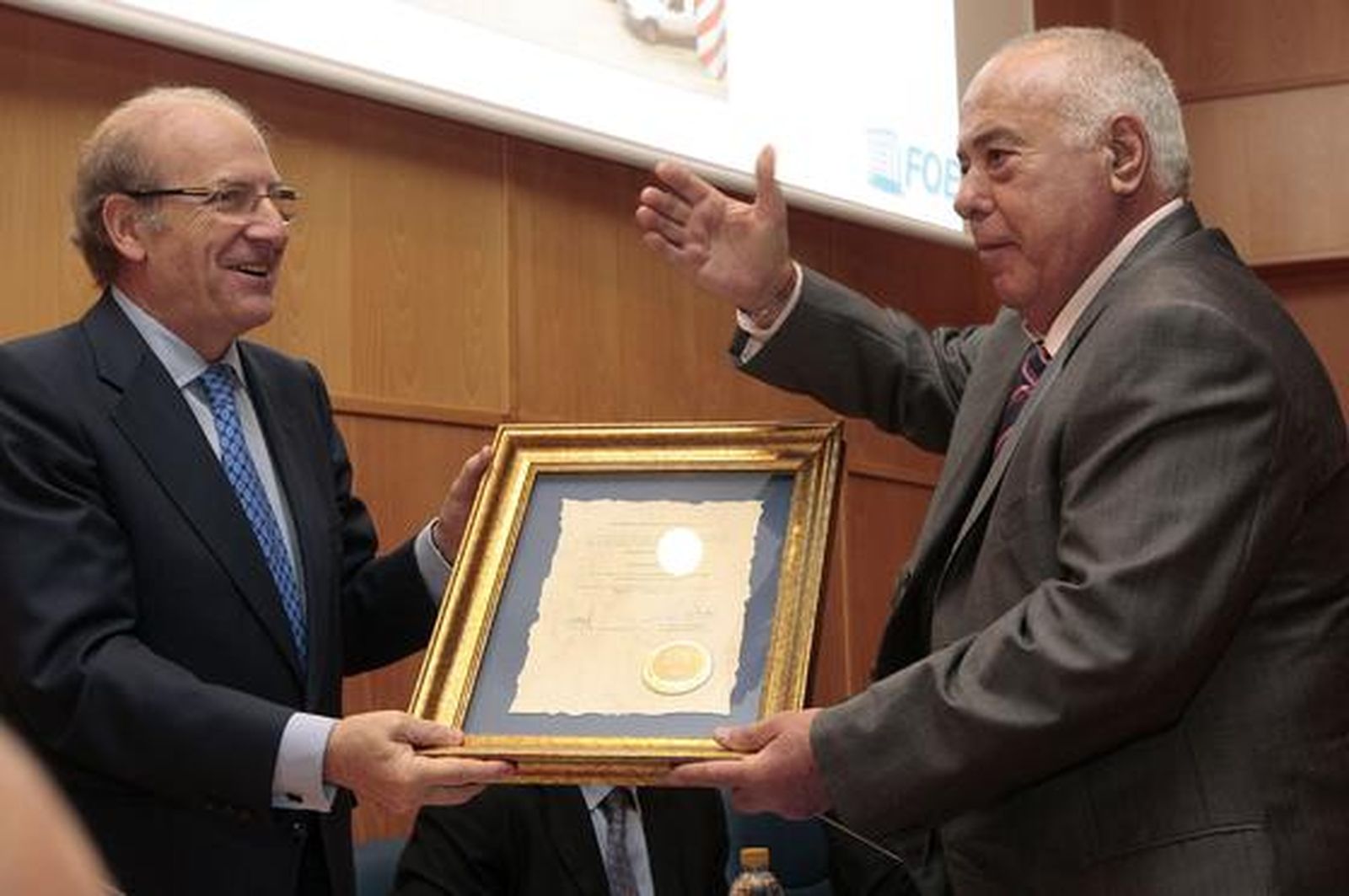 Ildefonso Calderay Jiménez. Grupo Calderay.
Fundado por el empresario valverdeño en 1956, este grupo se compone de ocho empresas centradas en distintas actividades, empleando a 256 personas y contribuyendo al desarrollo económico de la provincia.

Foto: Paqui Segarra